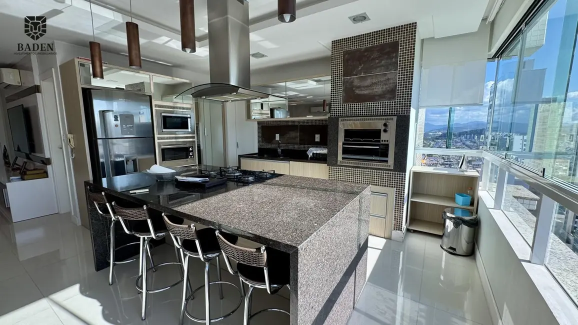 Apartamento com 3 quartos à venda, 130m2 em Centro, Balneario Camboriu - SC - imagem 8 Foto 8 de Apartamento com 3 quartos à venda, 130m2 em Centro, Balneario Camboriu - SC