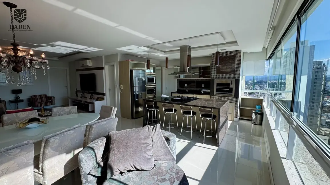 Apartamento com 3 quartos à venda, 130m2 em Centro, Balneario Camboriu - SC - imagem 7 Foto 7 de Apartamento com 3 quartos à venda, 130m2 em Centro, Balneario Camboriu - SC