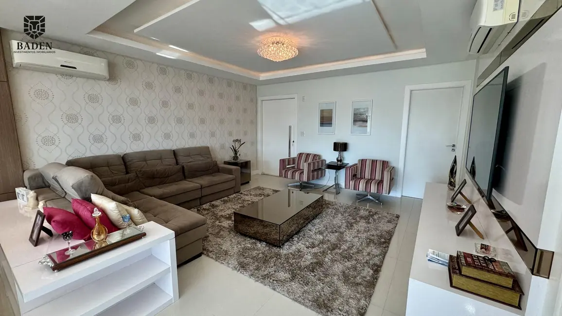 Apartamento com 3 quartos à venda, 130m2 em Centro, Balneario Camboriu - SC - imagem 3 Foto 3 de Apartamento com 3 quartos à venda, 130m2 em Centro, Balneario Camboriu - SC