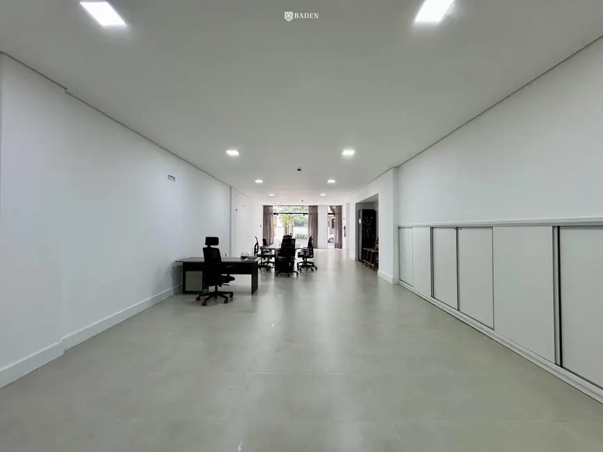 Foto 8 de Sala Comercial com 1 quarto para alugar, 146m2 em Centro, Balneario Camboriu - SC