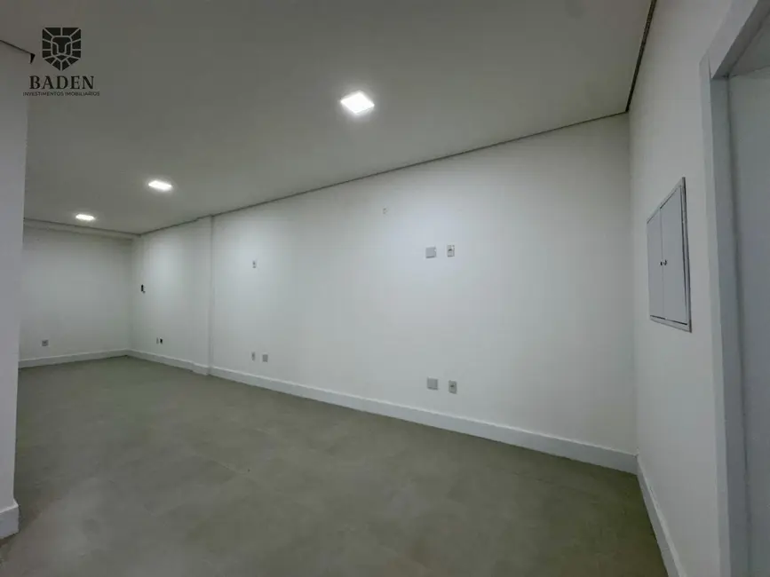 Sala Comercial com 1 quarto para alugar, 146m2 em Centro, Balneario Camboriu - SC - imagem 5 Foto 5 de Sala Comercial com 1 quarto para alugar, 146m2 em Centro, Balneario Camboriu - SC