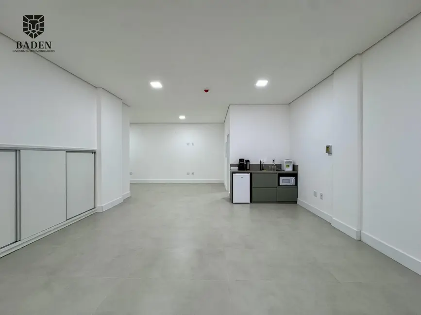 Sala Comercial com 1 quarto para alugar, 146m2 em Centro, Balneario Camboriu - SC - imagem 3 Foto 3 de Sala Comercial com 1 quarto para alugar, 146m2 em Centro, Balneario Camboriu - SC