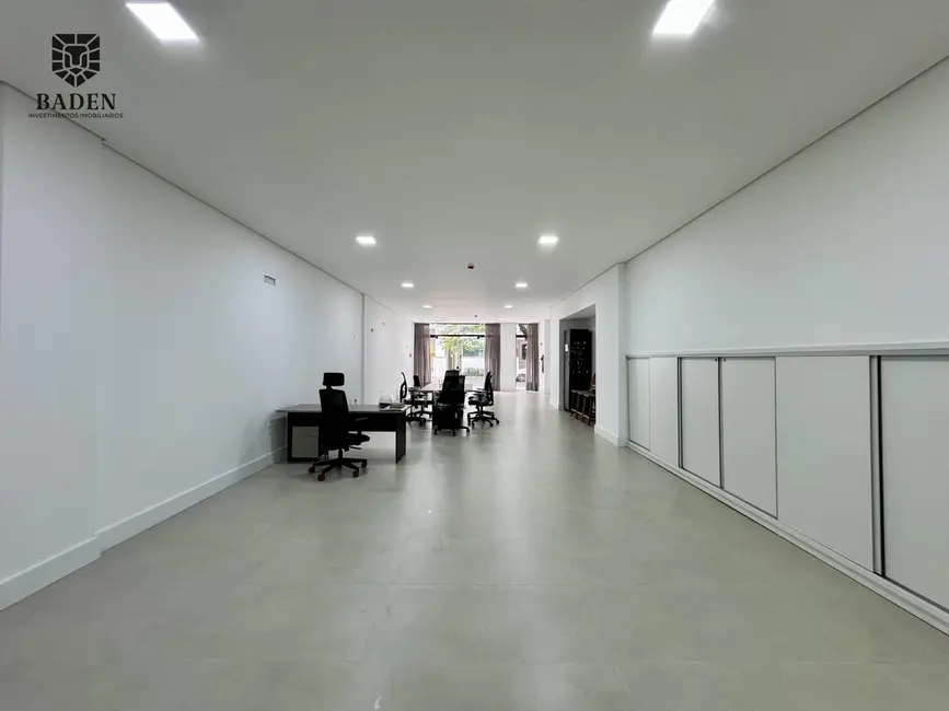 Sala Comercial com 1 quarto para alugar, 146m2 em Centro, Balneario Camboriu - SC - imagem 8 Foto 8 de Sala Comercial com 1 quarto para alugar, 146m2 em Centro, Balneario Camboriu - SC