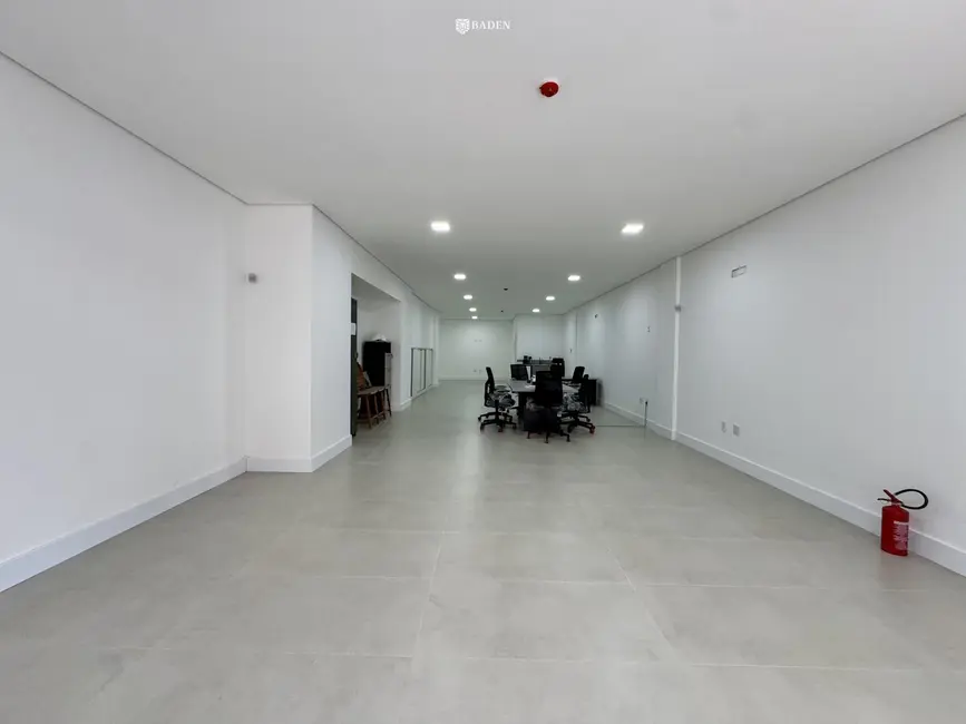 Foto 2 de Sala Comercial com 1 quarto para alugar, 146m2 em Centro, Balneario Camboriu - SC