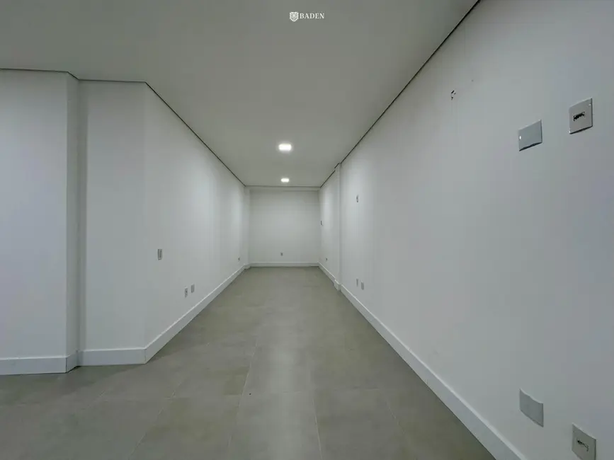 Foto 6 de Sala Comercial com 1 quarto para alugar, 146m2 em Centro, Balneario Camboriu - SC