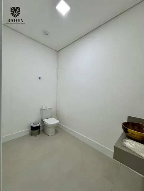 Sala Comercial com 1 quarto para alugar, 146m2 em Centro, Balneario Camboriu - SC - imagem 9 Foto 9 de Sala Comercial com 1 quarto para alugar, 146m2 em Centro, Balneario Camboriu - SC