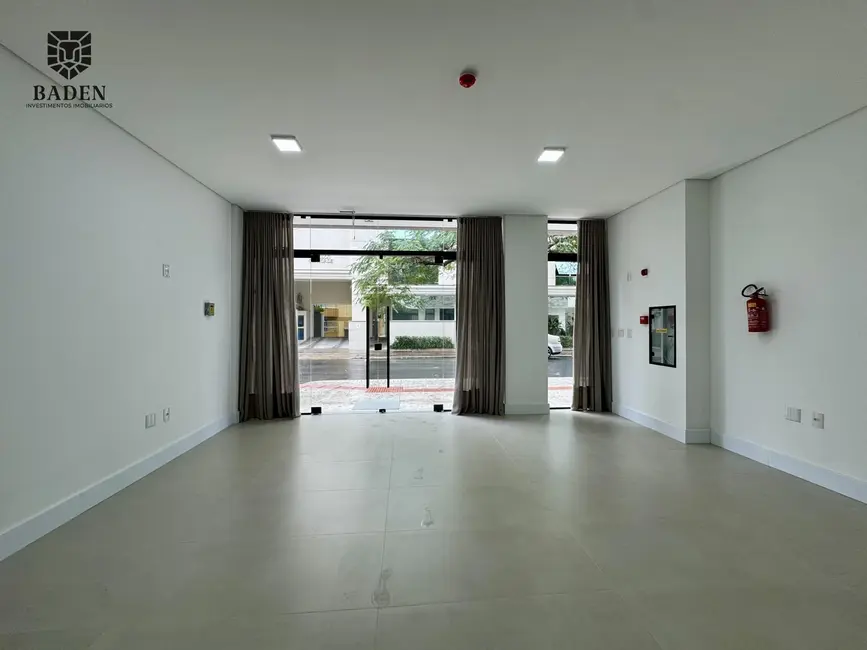 Sala Comercial com 1 quarto para alugar, 146m2 em Centro, Balneario Camboriu - SC - imagem 4 Foto 4 de Sala Comercial com 1 quarto para alugar, 146m2 em Centro, Balneario Camboriu - SC