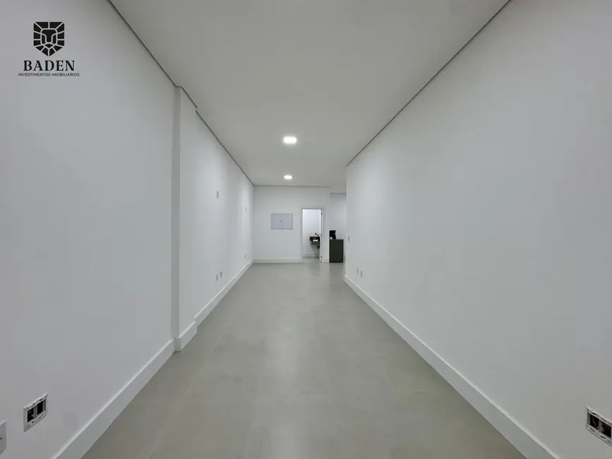 Sala Comercial com 1 quarto para alugar, 146m2 em Centro, Balneario Camboriu - SC - imagem 7 Foto 7 de Sala Comercial com 1 quarto para alugar, 146m2 em Centro, Balneario Camboriu - SC