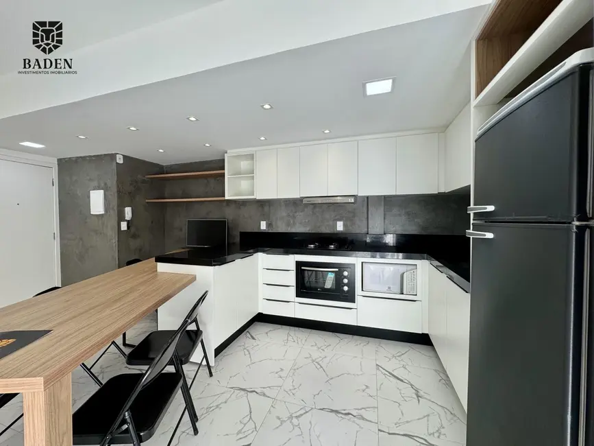 Apartamento com 2 quartos à venda, 105m2 em Centro, Balneario Camboriu - SC - imagem 4 Foto 4 de Apartamento com 2 quartos à venda, 105m2 em Centro, Balneario Camboriu - SC