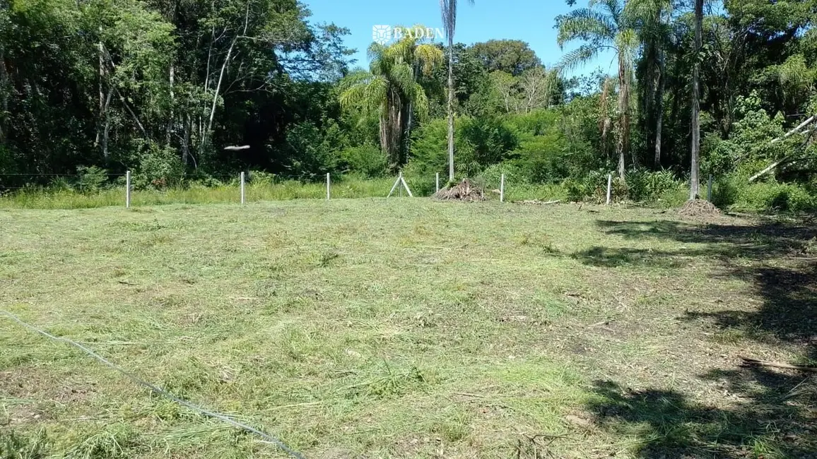 Foto 2 de Terreno / Lote à venda, 650m2 em Bombinhas - SC