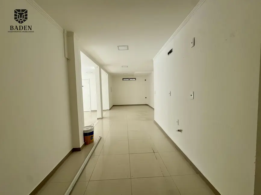 Sala Comercial com 1 quarto para alugar, 123m2 em Centro, Balneario Camboriu - SC - imagem 8 Foto 8 de Sala Comercial com 1 quarto para alugar, 123m2 em Centro, Balneario Camboriu - SC