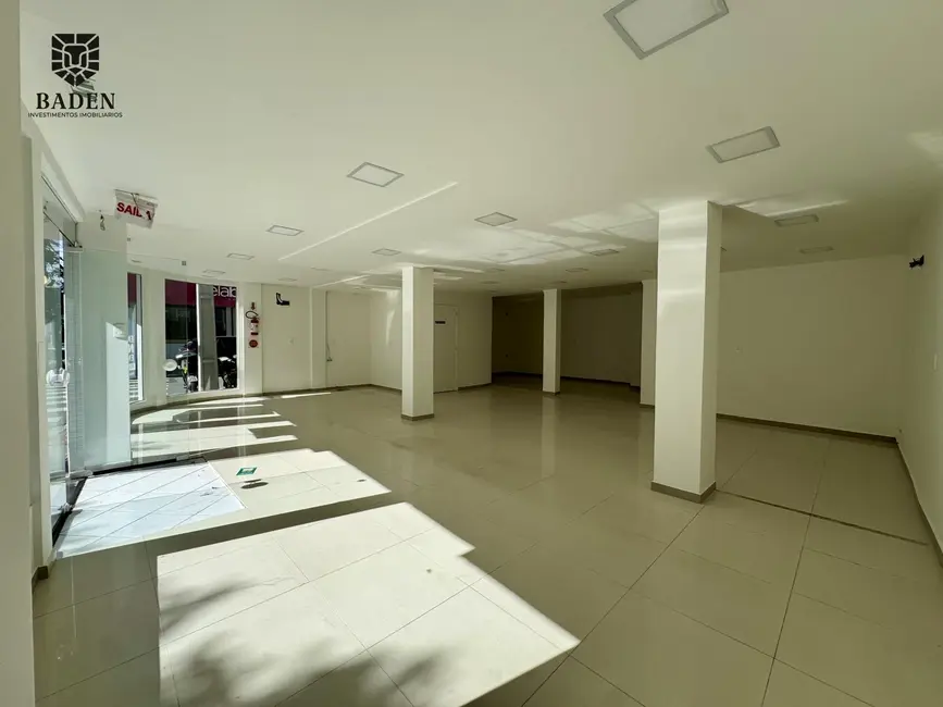 Sala Comercial com 1 quarto para alugar, 123m2 em Centro, Balneario Camboriu - SC - imagem 3 Foto 3 de Sala Comercial com 1 quarto para alugar, 123m2 em Centro, Balneario Camboriu - SC