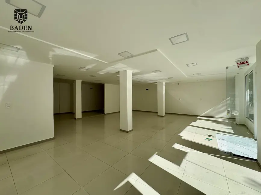 Sala Comercial com 1 quarto para alugar, 123m2 em Centro, Balneario Camboriu - SC - imagem 4 Foto 4 de Sala Comercial com 1 quarto para alugar, 123m2 em Centro, Balneario Camboriu - SC