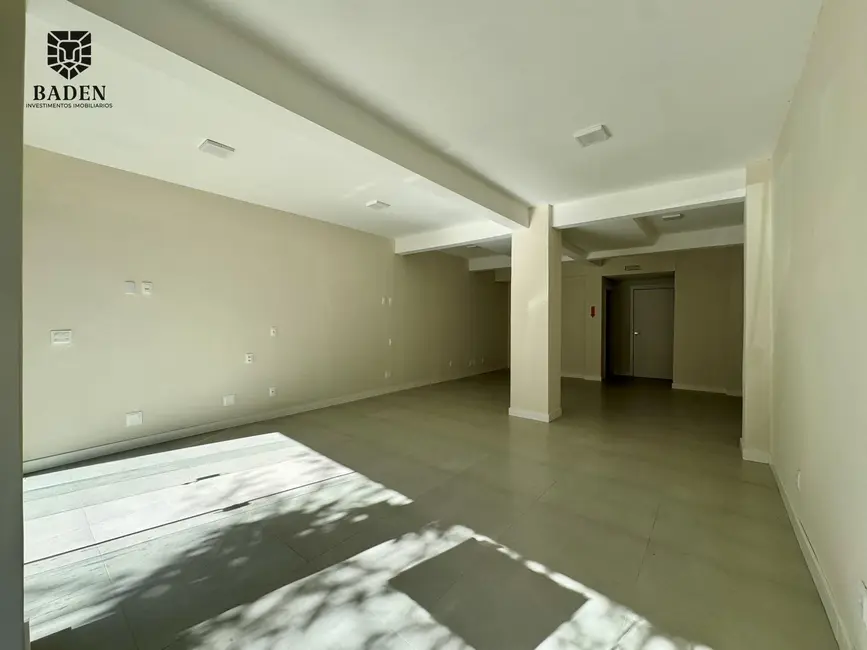 Sala Comercial com 1 quarto para alugar, 79m2 em Centro, Balneario Camboriu - SC - imagem 4 Foto 4 de Sala Comercial com 1 quarto para alugar, 79m2 em Centro, Balneario Camboriu - SC