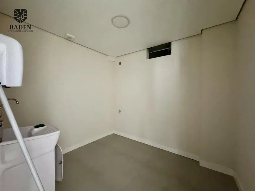 Sala Comercial com 1 quarto para alugar, 79m2 em Centro, Balneario Camboriu - SC - imagem 8 Foto 8 de Sala Comercial com 1 quarto para alugar, 79m2 em Centro, Balneario Camboriu - SC