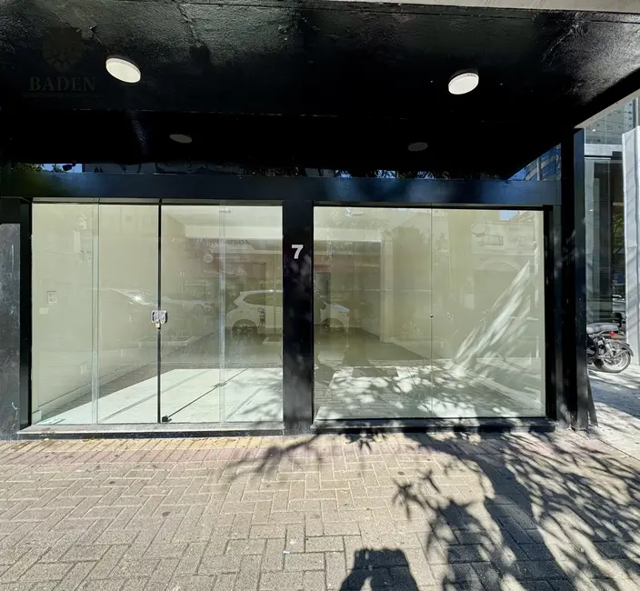 Sala Comercial com 1 quarto para alugar, 79m2 em Centro, Balneario Camboriu - SC - imagem 1 Foto 1 de Sala Comercial com 1 quarto para alugar, 79m2 em Centro, Balneario Camboriu - SC