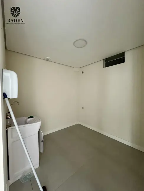 Sala Comercial com 1 quarto para alugar, 79m2 em Centro, Balneario Camboriu - SC - imagem 7 Foto 7 de Sala Comercial com 1 quarto para alugar, 79m2 em Centro, Balneario Camboriu - SC