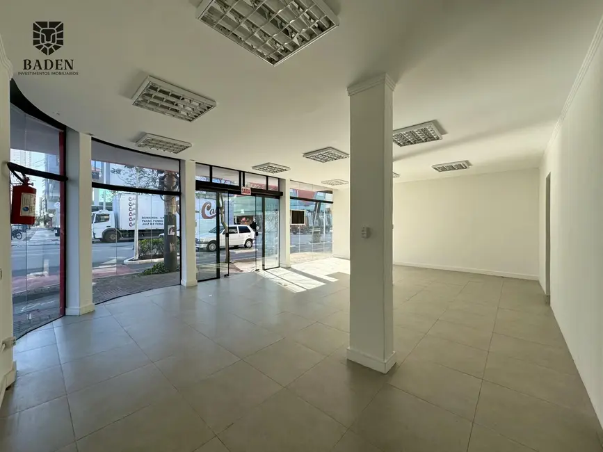 Sala Comercial com 1 quarto para alugar, 60m2 em Centro, Balneario Camboriu - SC - imagem 3 Foto 3 de Sala Comercial com 1 quarto para alugar, 60m2 em Centro, Balneario Camboriu - SC