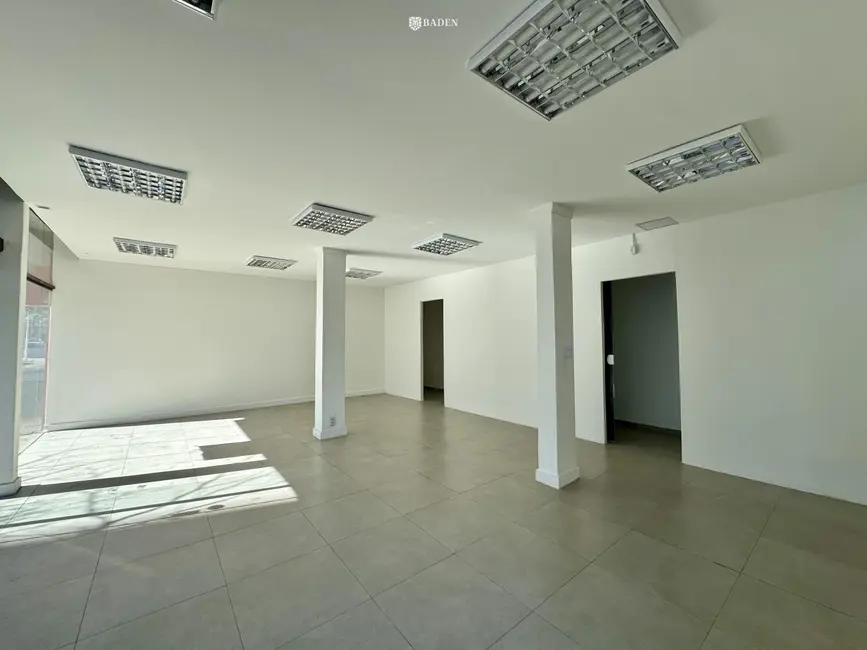 Foto 2 de Sala Comercial com 1 quarto para alugar, 60m2 em Centro, Balneario Camboriu - SC