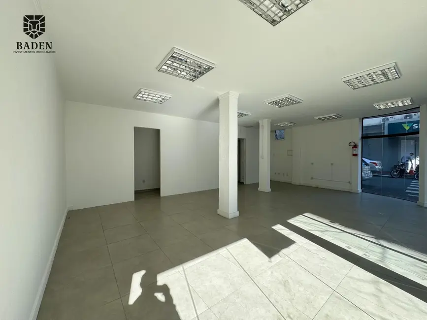 Sala Comercial com 1 quarto para alugar, 60m2 em Centro, Balneario Camboriu - SC - imagem 6 Foto 6 de Sala Comercial com 1 quarto para alugar, 60m2 em Centro, Balneario Camboriu - SC