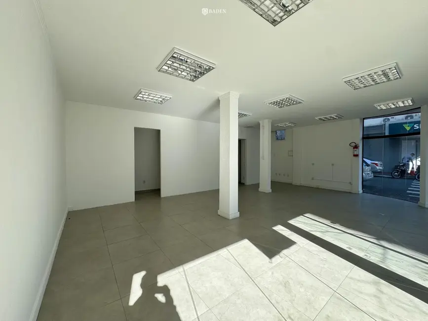 Foto 6 de Sala Comercial com 1 quarto para alugar, 60m2 em Centro, Balneario Camboriu - SC