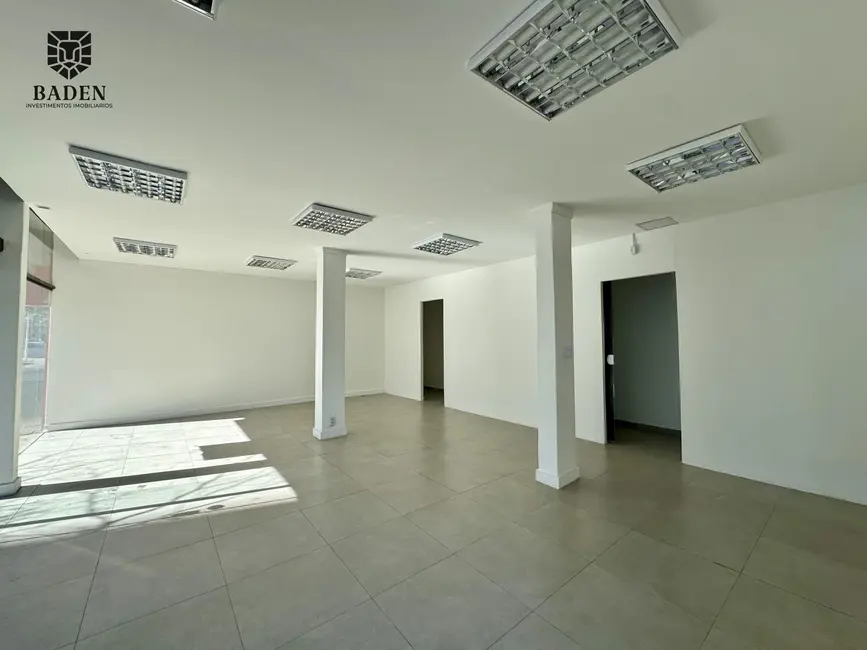 Sala Comercial com 1 quarto para alugar, 60m2 em Centro, Balneario Camboriu - SC - imagem 2 Foto 2 de Sala Comercial com 1 quarto para alugar, 60m2 em Centro, Balneario Camboriu - SC
