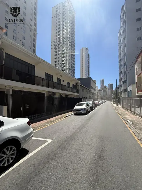 Apartamento com 3 quartos para alugar, 200m2 em Centro, Balneario Camboriu - SC - imagem 5 Foto 5 de Apartamento com 3 quartos para alugar, 200m2 em Centro, Balneario Camboriu - SC