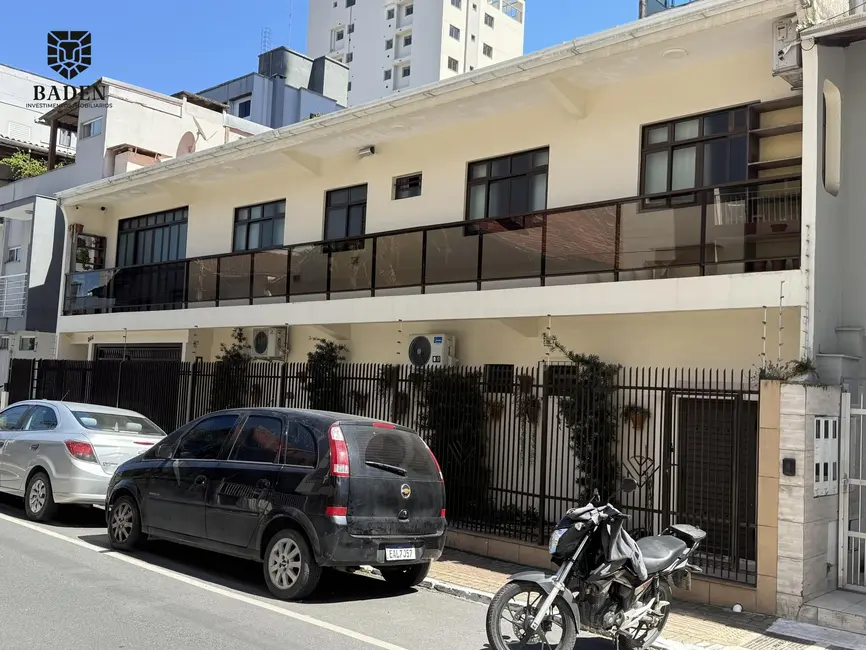 Apartamento com 3 quartos para alugar, 200m2 em Centro, Balneario Camboriu - SC - imagem 4 Foto 4 de Apartamento com 3 quartos para alugar, 200m2 em Centro, Balneario Camboriu - SC