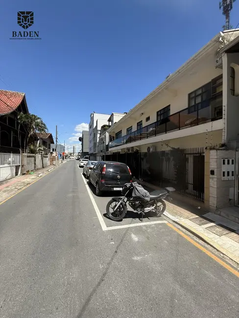 Apartamento com 3 quartos para alugar, 200m2 em Centro, Balneario Camboriu - SC - imagem 3 Foto 3 de Apartamento com 3 quartos para alugar, 200m2 em Centro, Balneario Camboriu - SC
