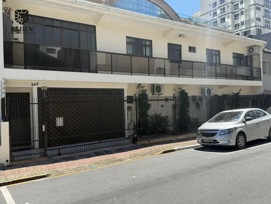 Apartamento com 3 quartos para alugar, 200m2 em Centro, Balneario Camboriu - SC - imagem 6 Foto 6 de Apartamento com 3 quartos para alugar, 200m2 em Centro, Balneario Camboriu - SC