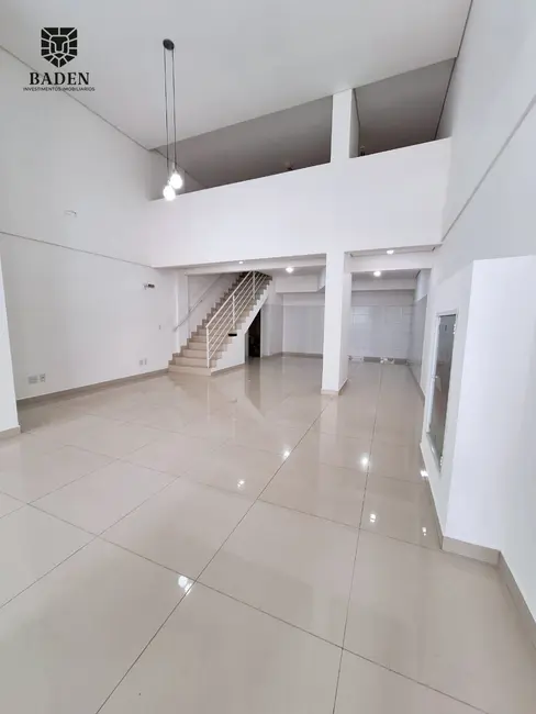 Sala Comercial com 1 quarto para alugar, 121m2 em Centro, Balneario Camboriu - SC - imagem 2 Foto 2 de Sala Comercial com 1 quarto para alugar, 121m2 em Centro, Balneario Camboriu - SC