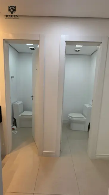 Sala Comercial com 1 quarto para alugar, 106m2 em Pioneiros, Balneario Camboriu - SC - imagem 8 Foto 8 de Sala Comercial com 1 quarto para alugar, 106m2 em Pioneiros, Balneario Camboriu - SC