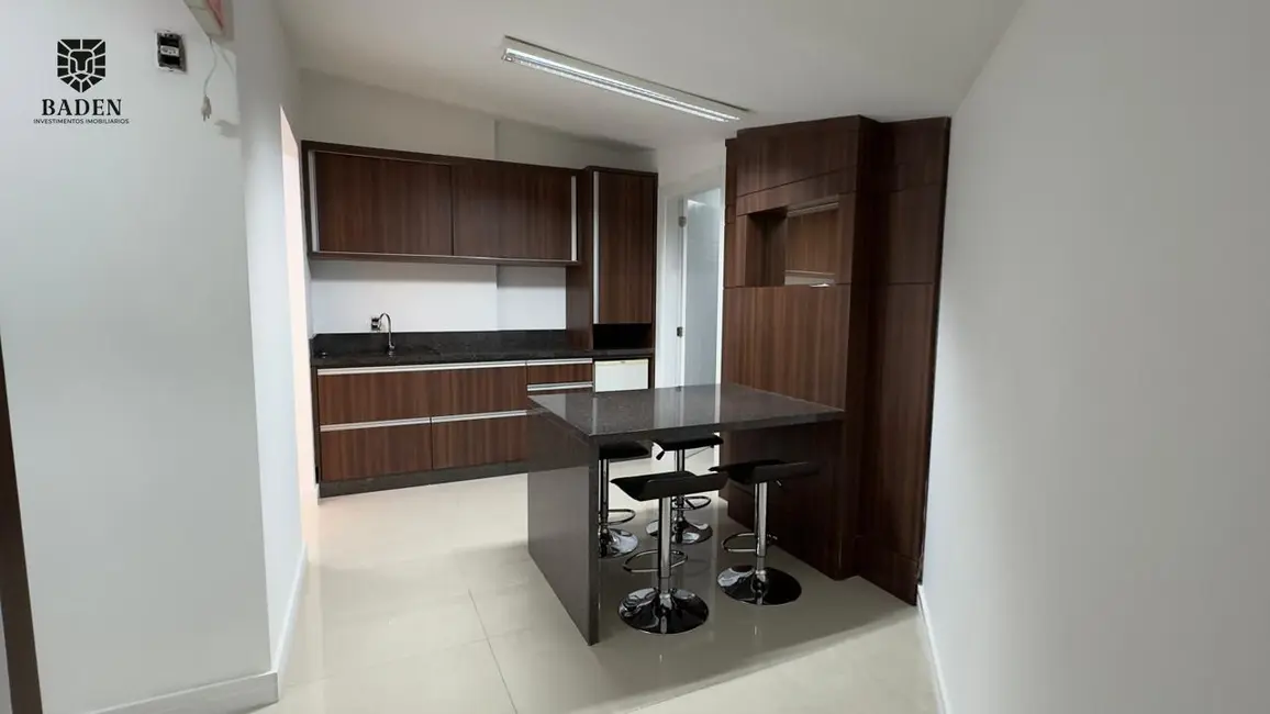 Sala Comercial com 1 quarto para alugar, 106m2 em Pioneiros, Balneario Camboriu - SC - imagem 6 Foto 6 de Sala Comercial com 1 quarto para alugar, 106m2 em Pioneiros, Balneario Camboriu - SC