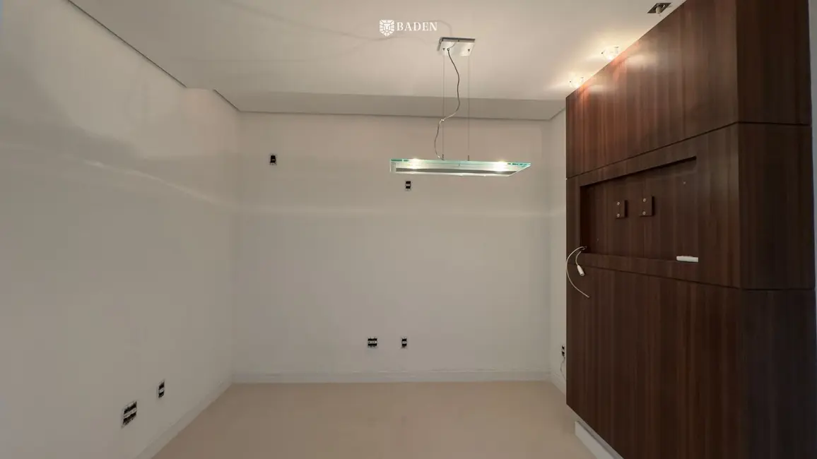 Foto 4 de Sala Comercial com 1 quarto para alugar, 106m2 em Pioneiros, Balneario Camboriu - SC