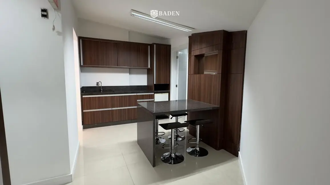 Foto 6 de Sala Comercial com 1 quarto para alugar, 106m2 em Pioneiros, Balneario Camboriu - SC