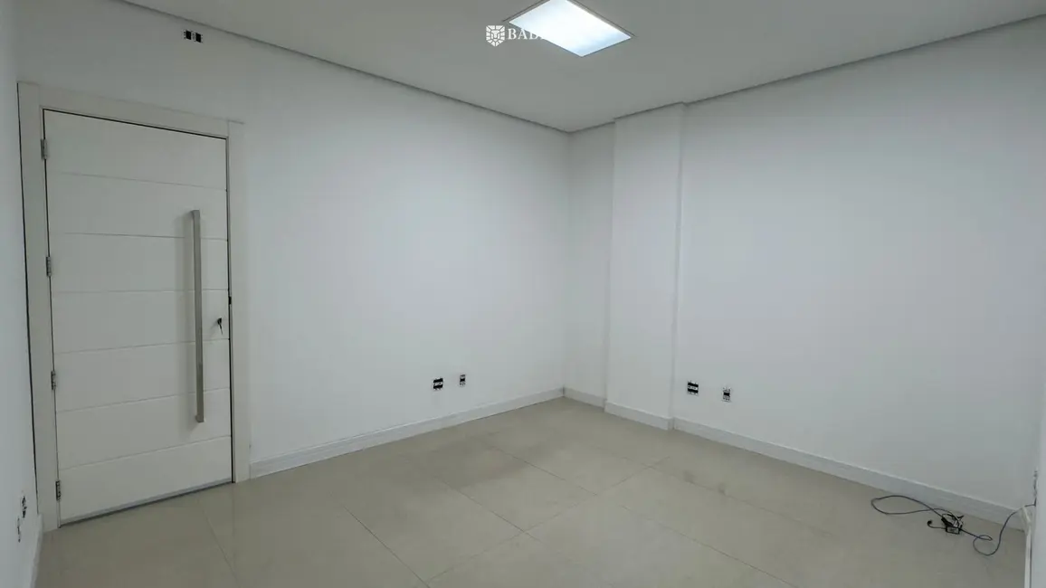 Foto 9 de Sala Comercial com 1 quarto para alugar, 106m2 em Pioneiros, Balneario Camboriu - SC