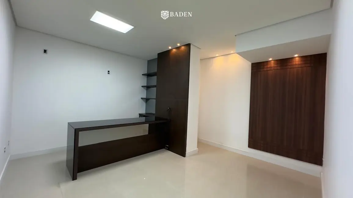 Foto 5 de Sala Comercial com 1 quarto para alugar, 106m2 em Pioneiros, Balneario Camboriu - SC