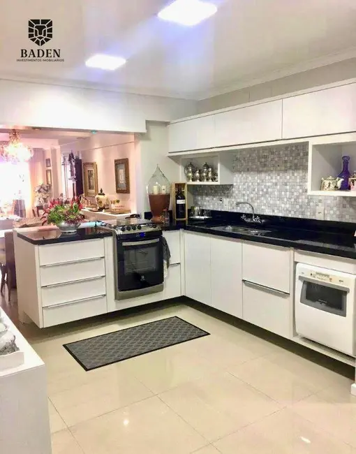Apartamento com 3 quartos à venda, 300m2 em Centro, Balneario Camboriu - SC - imagem 4 Foto 4 de Apartamento com 3 quartos à venda, 300m2 em Centro, Balneario Camboriu - SC