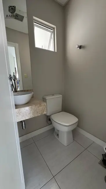 Apartamento com 3 quartos para alugar, 130m2 em Centro, Balneario Camboriu - SC - imagem 4 Foto 4 de Apartamento com 3 quartos para alugar, 130m2 em Centro, Balneario Camboriu - SC