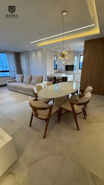 Apartamento com 3 quartos para alugar, 130m2 em Centro, Balneario Camboriu - SC - imagem 4 Foto 4 de Apartamento com 3 quartos para alugar, 130m2 em Centro, Balneario Camboriu - SC
