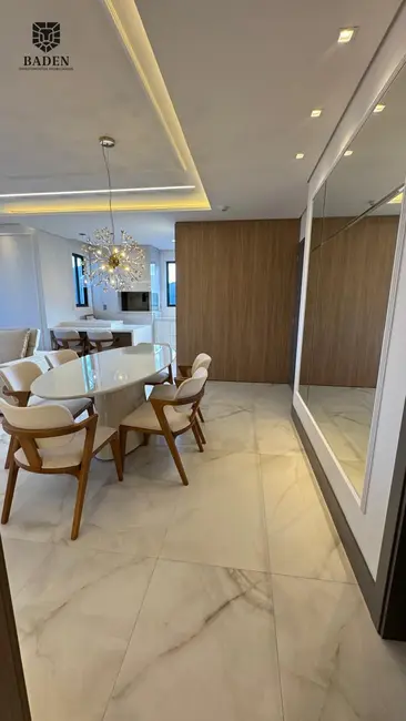Apartamento com 3 quartos para alugar, 130m2 em Centro, Balneario Camboriu - SC - imagem 3 Foto 3 de Apartamento com 3 quartos para alugar, 130m2 em Centro, Balneario Camboriu - SC