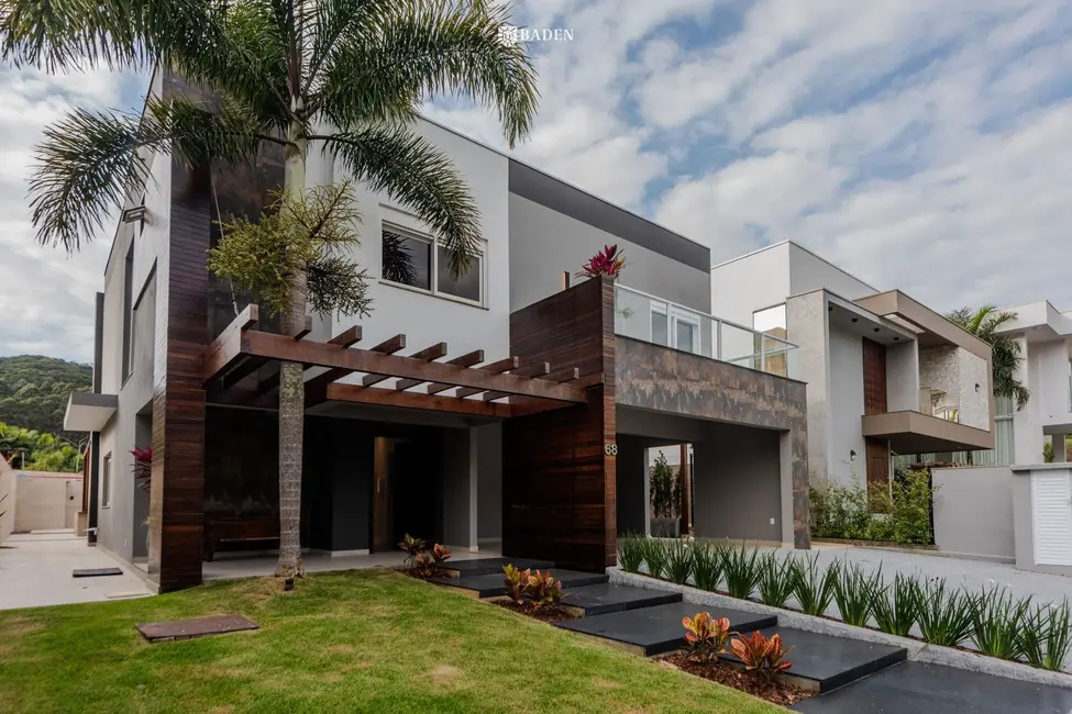 Foto 1 de Casa de Condomínio com 4 quartos à venda, 375m2 em Balneario Camboriu - SC