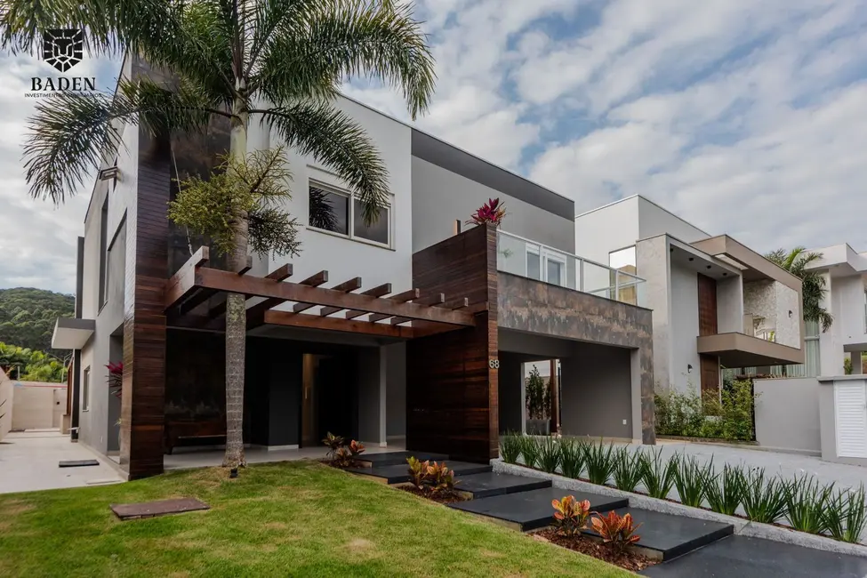 Foto 1 de Casa de Condomínio com 4 quartos à venda, 375m2 em Balneario Camboriu - SC
