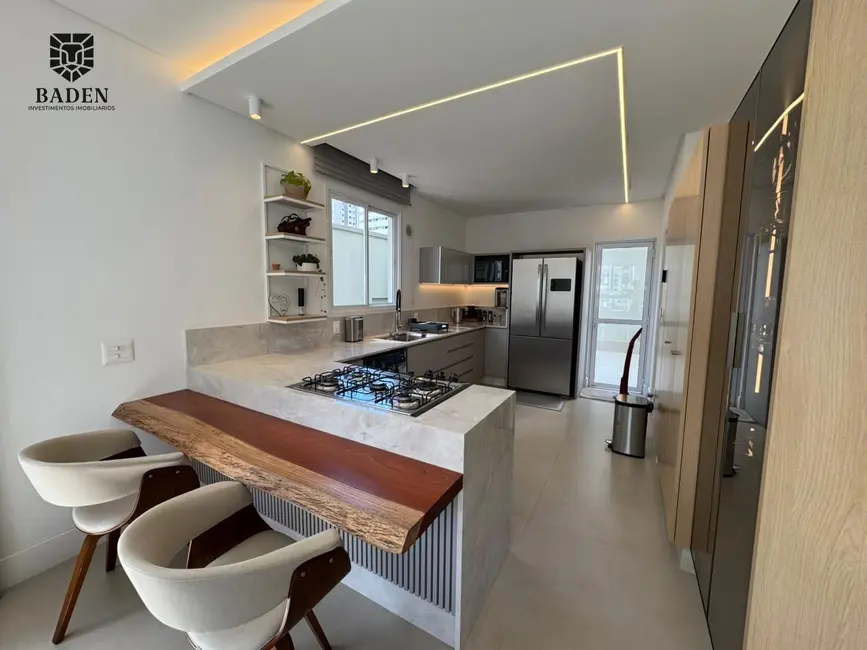 Apartamento com 3 quartos à venda, 283m2 em Centro, Balneario Camboriu - SC - imagem 4 Foto 4 de Apartamento com 3 quartos à venda, 283m2 em Centro, Balneario Camboriu - SC