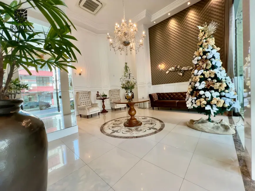 Apartamento com 3 quartos à venda, 130m2 em Centro, Balneario Camboriu - SC - imagem 2 Foto 2 de Apartamento com 3 quartos à venda, 130m2 em Centro, Balneario Camboriu - SC