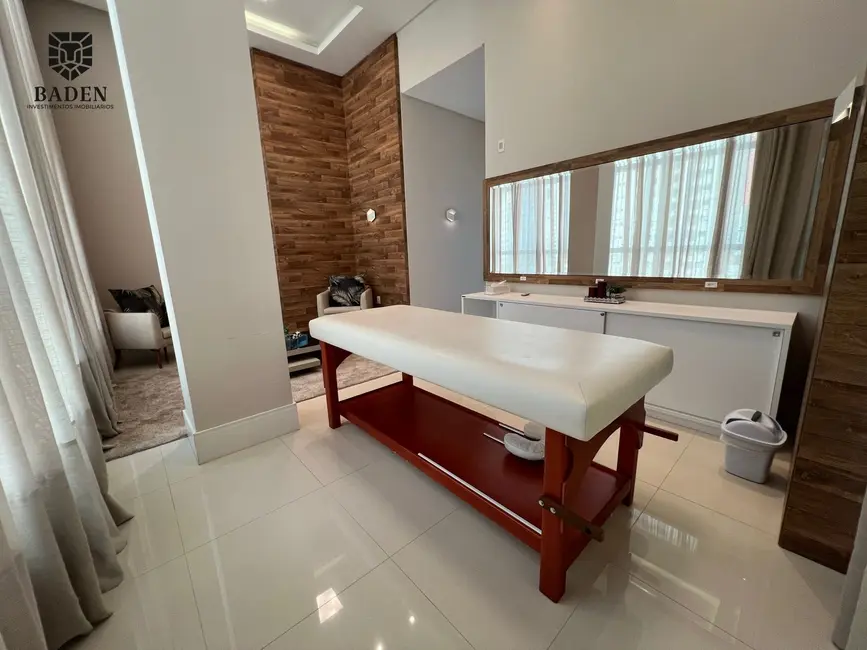 Apartamento com 3 quartos à venda, 130m2 em Centro, Balneario Camboriu - SC - imagem 7 Foto 7 de Apartamento com 3 quartos à venda, 130m2 em Centro, Balneario Camboriu - SC