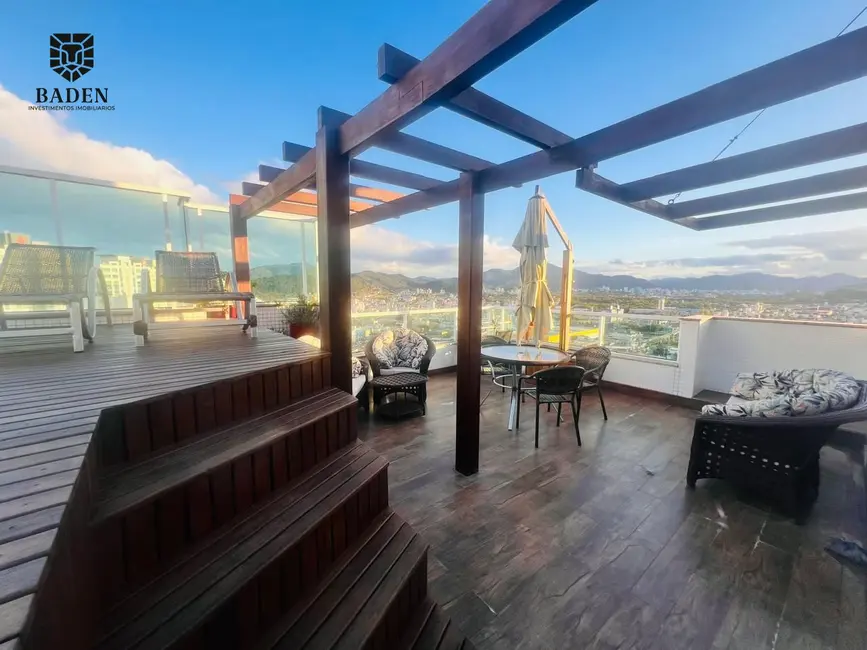 Cobertura com 4 quartos para alugar, 274m2 em Centro, Balneario Camboriu - SC - imagem 5 Foto 5 de Cobertura com 4 quartos para alugar, 274m2 em Centro, Balneario Camboriu - SC