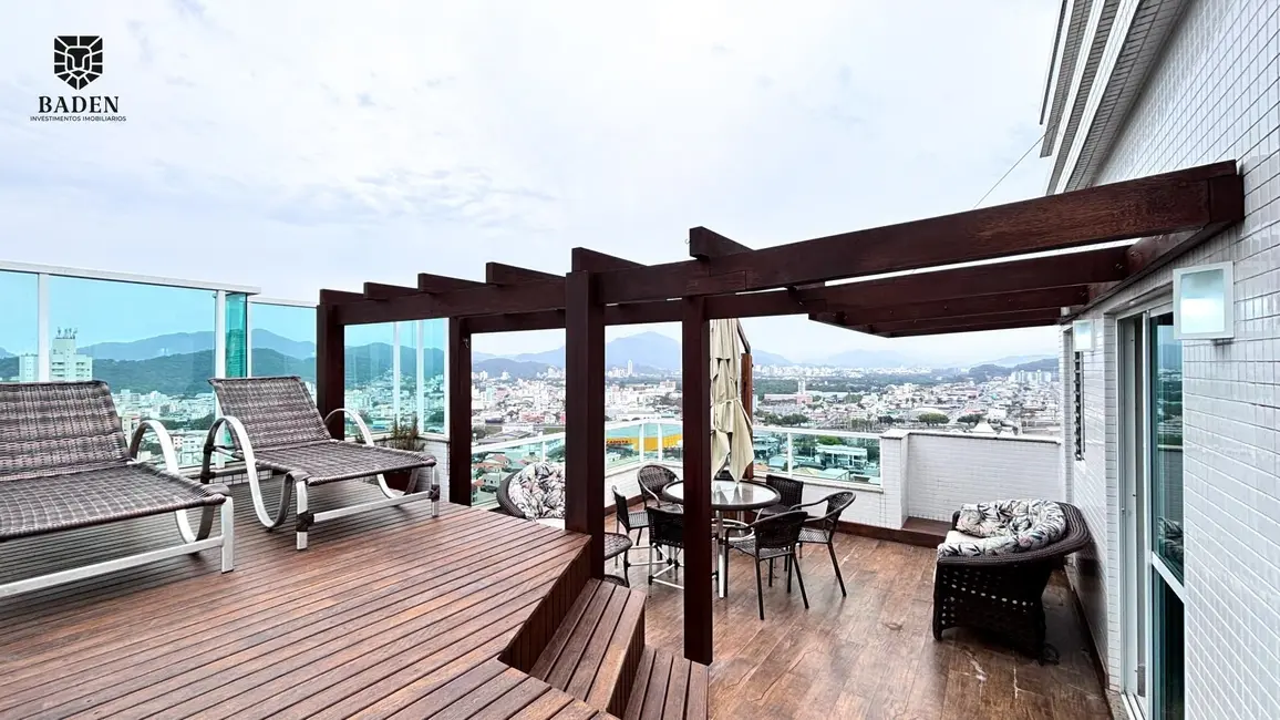 Cobertura com 4 quartos para alugar, 274m2 em Centro, Balneario Camboriu - SC - imagem 2 Foto 2 de Cobertura com 4 quartos para alugar, 274m2 em Centro, Balneario Camboriu - SC