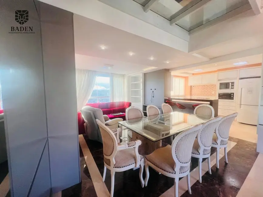 Cobertura com 4 quartos para alugar, 274m2 em Centro, Balneario Camboriu - SC - imagem 8 Foto 8 de Cobertura com 4 quartos para alugar, 274m2 em Centro, Balneario Camboriu - SC