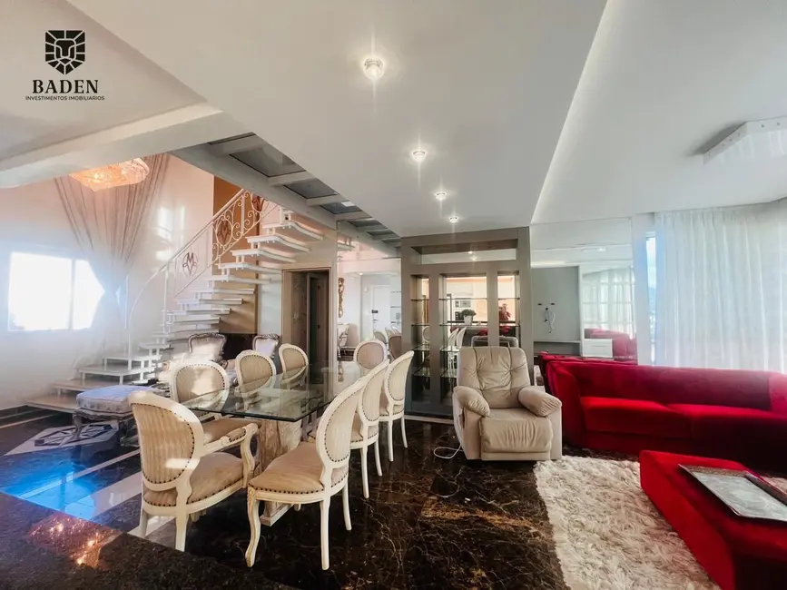 Cobertura com 4 quartos para alugar, 274m2 em Centro, Balneario Camboriu - SC - imagem 9 Foto 9 de Cobertura com 4 quartos para alugar, 274m2 em Centro, Balneario Camboriu - SC